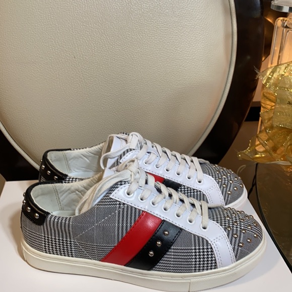 Bass sneakers fairly used in good condition. - Picture 2 of 5